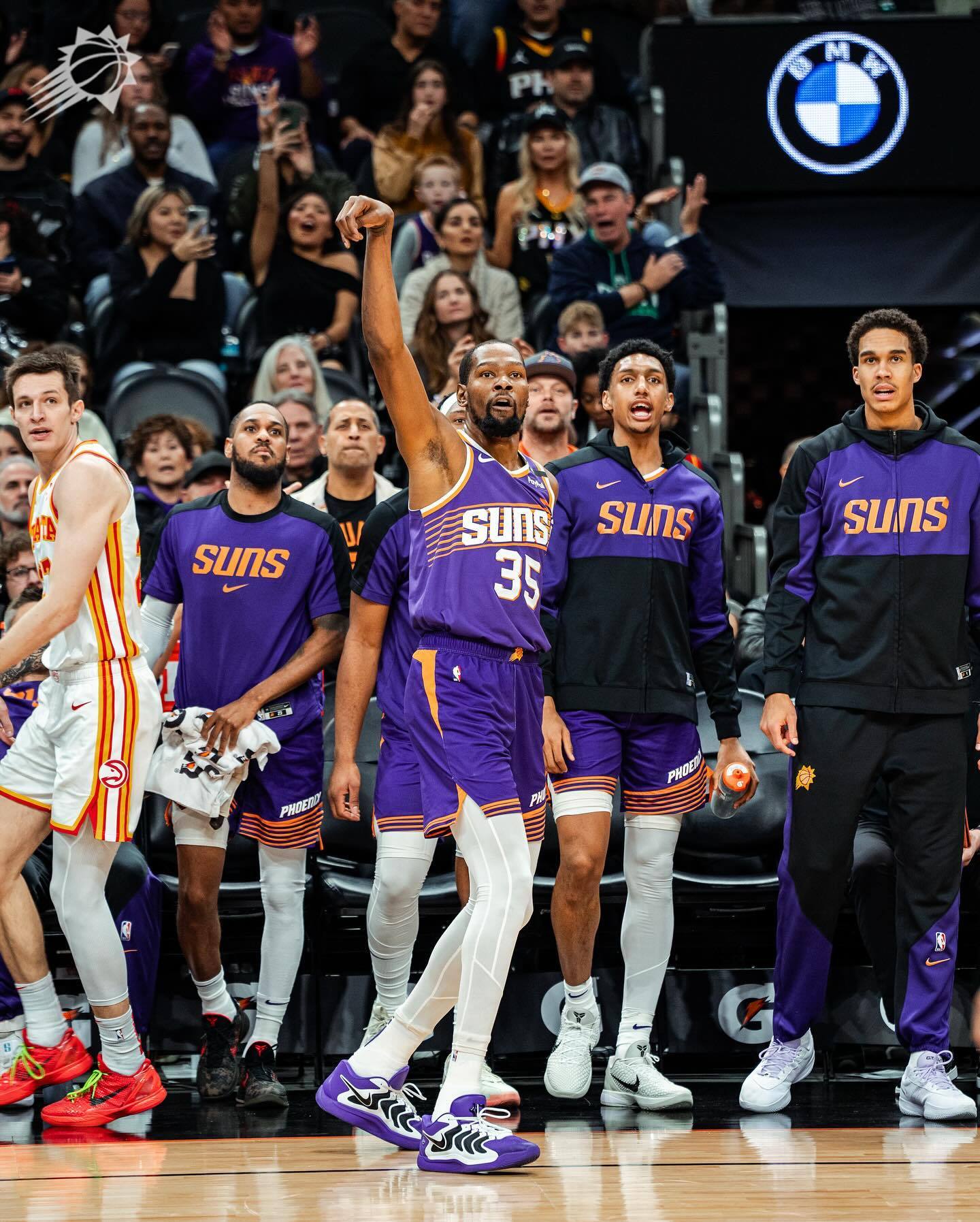 包含NBA季后赛赛程吃紧，菲尼克斯太阳集结日完成体检，引发热议，身体对抗强度拉满的词条